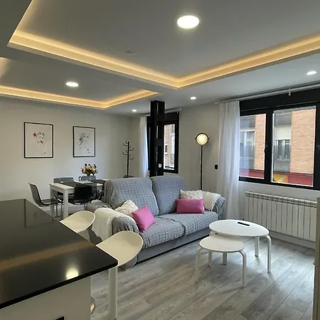 Nuevo Con Patio, Situado En El Centro. Lejlighed