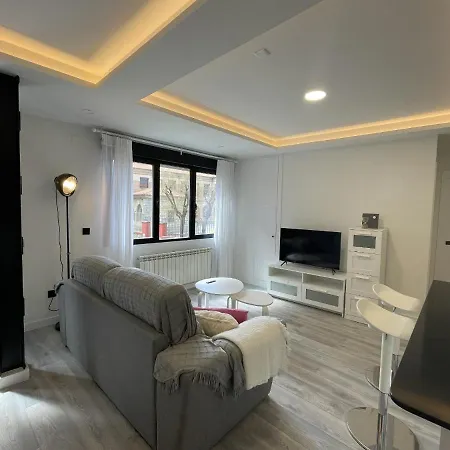 Appartement Nuevo Con Patio, Situado En El Centro.