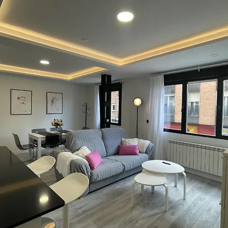 Nuevo Con Patio, Situado En El Centro. Appartement *