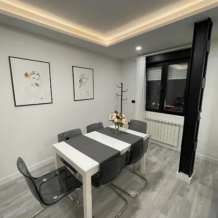 Appartement Nuevo Con Patio, Situado En El Centro. Ávila