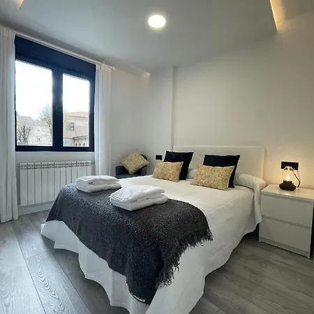Apartamento Nuevo Con Patio, Situado En El Centro. Apartment