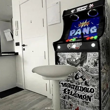 Nuevo Con Patio, Situado En El Centro. Διαμέρισμα *