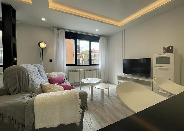 Apartment Nuevo Con Patio, Situado En El Centro. Ávila