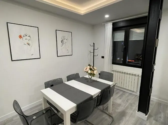Apartment Nuevo Con Patio, Situado En El Centro. Ávila